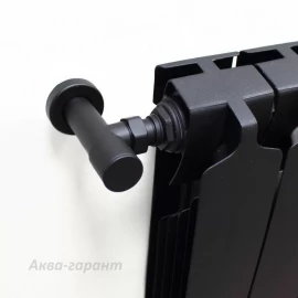 Радиаторный вентиль 1/2" (черный) SMS-744